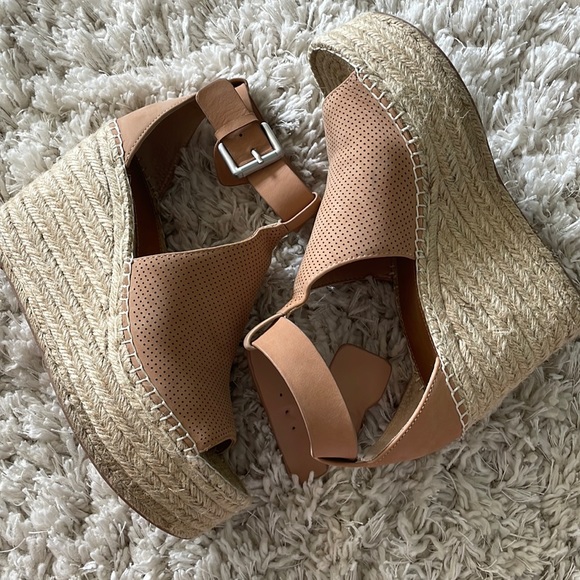 Marc Fisher Wedges - Picture 3 of 8